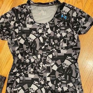 Under Armour top